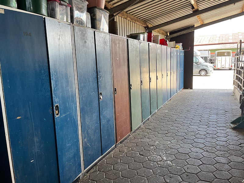 Freiluftstall Sattelkammer