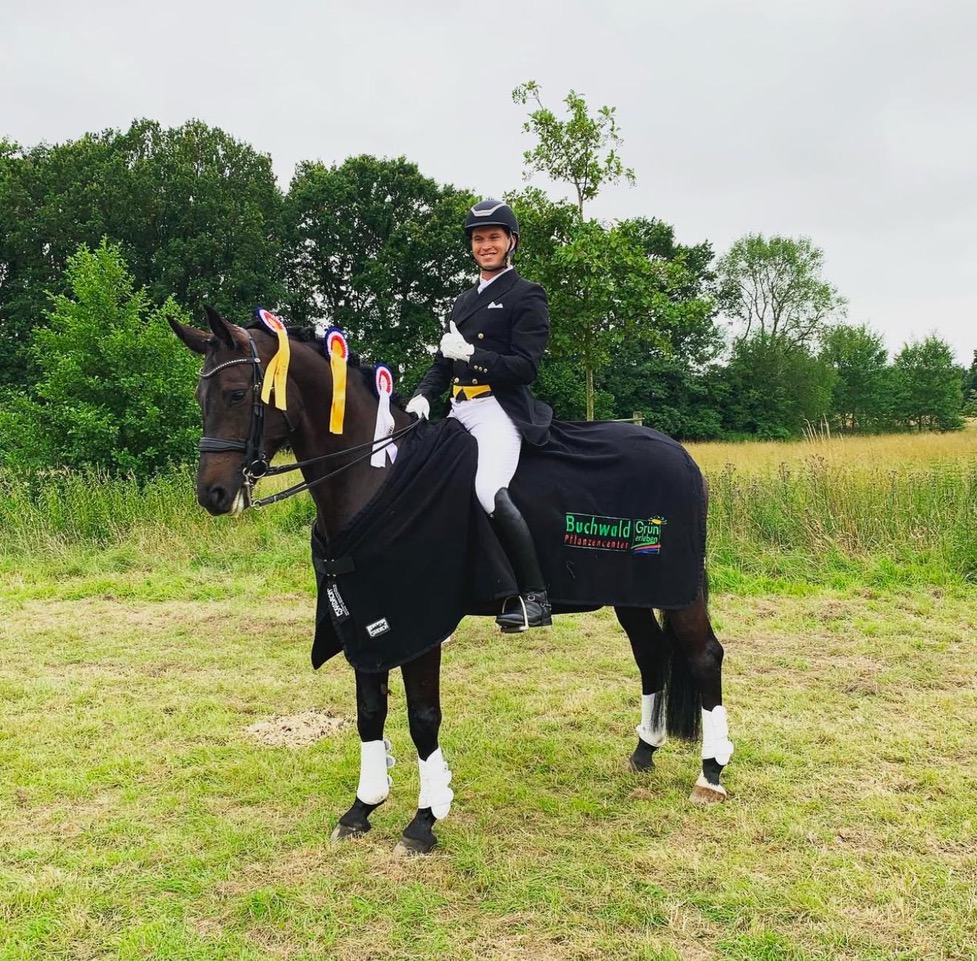 Pferdewirtschaftsmeister Daniel Booker hoch zu Ross
